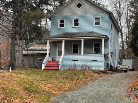 Large 4 bedroom 1.5 bath in the town of hancock.