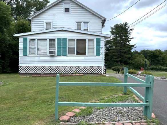 Well-maintained duplex offering a great owner-occupant or investment opportunity!