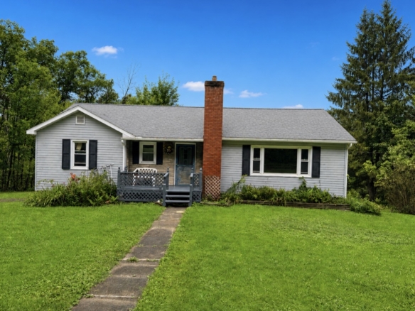 Country Living at 366 River Rd
